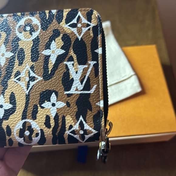 Louis Vuitton Limited Edition Jungle Zippy Wallet!! - Picture 8 of 15
